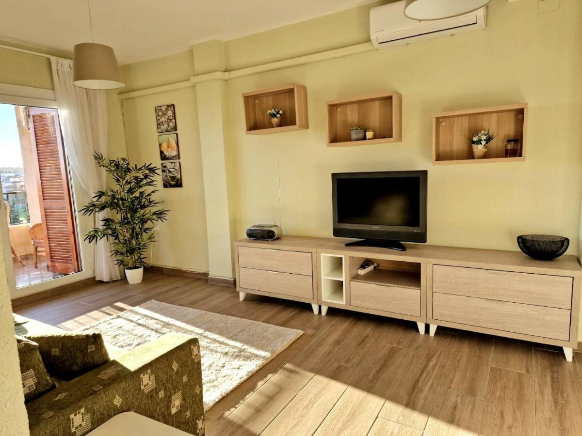 Cozy Apartment With Sea View Torrevieja Bagian luar foto