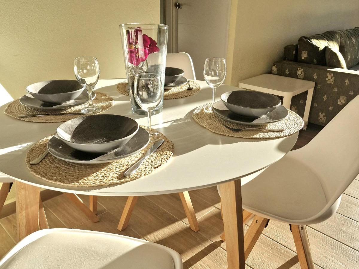 Cozy Apartment With Sea View Torrevieja Bagian luar foto