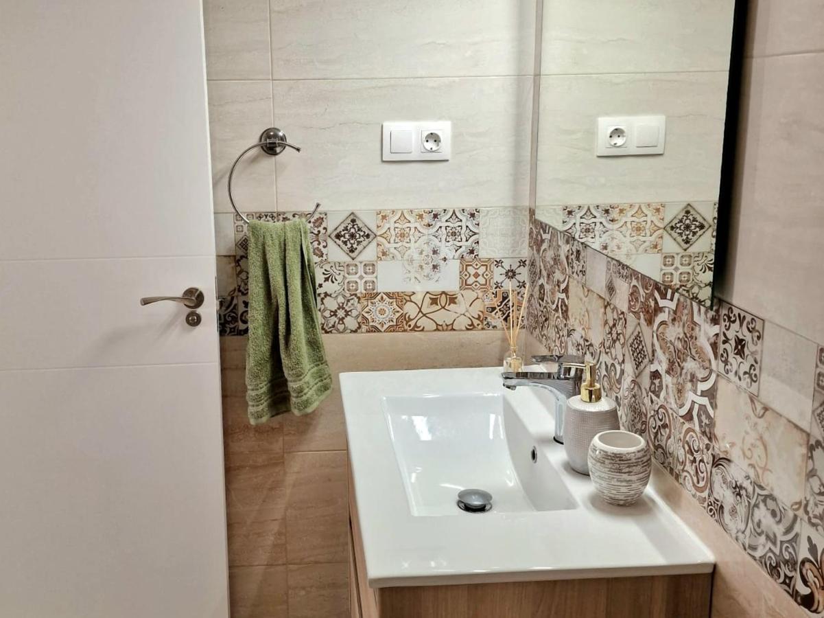 Cozy Apartment With Sea View Torrevieja Bagian luar foto