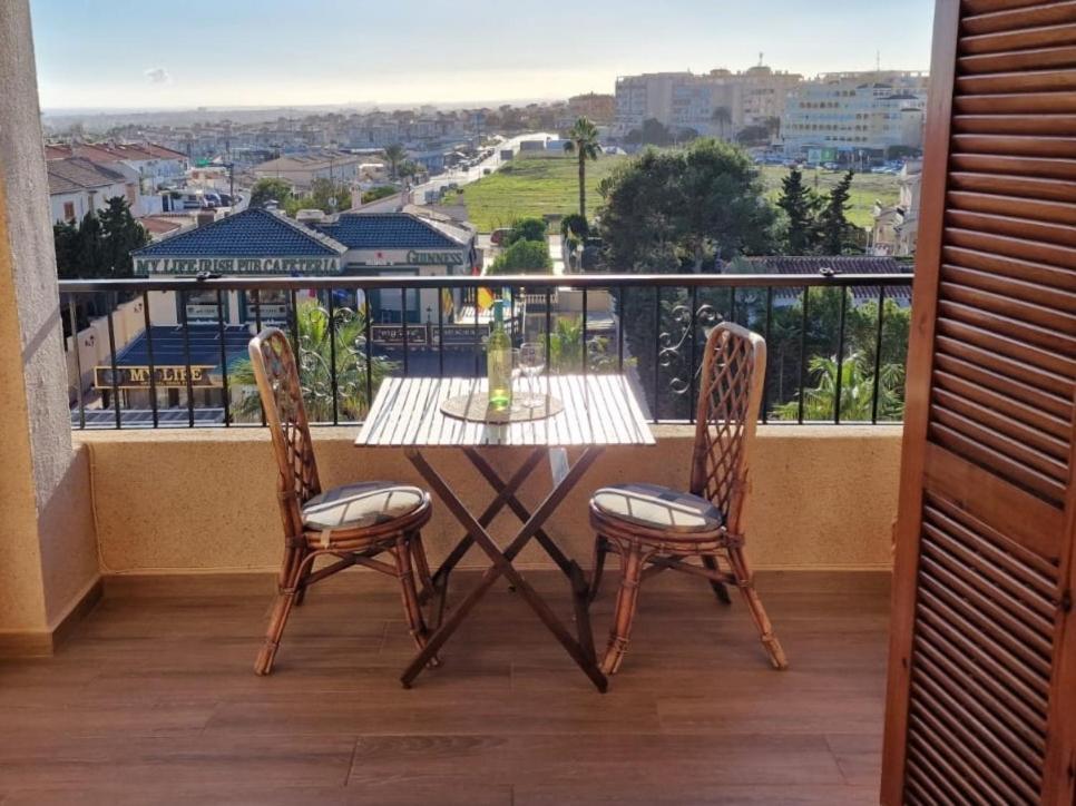 Cozy Apartment With Sea View Torrevieja Bagian luar foto