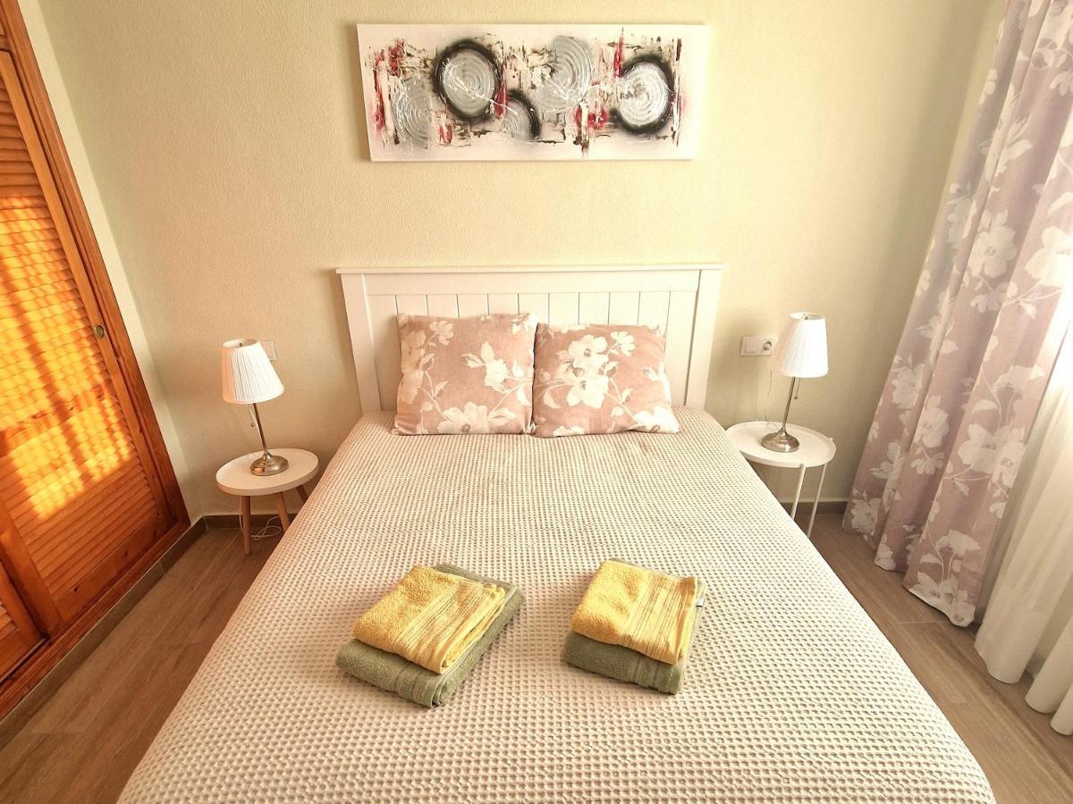 Cozy Apartment With Sea View Torrevieja Bagian luar foto