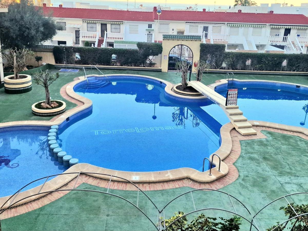 Cozy Apartment With Sea View Torrevieja Bagian luar foto