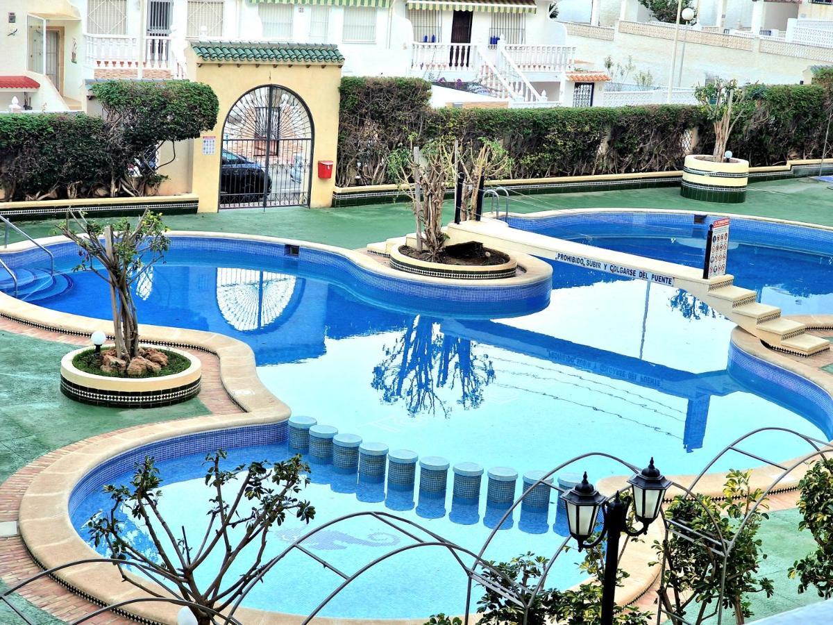 Cozy Apartment With Sea View Torrevieja Bagian luar foto