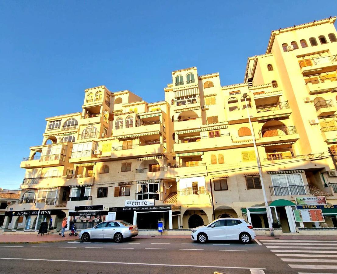 Cozy Apartment With Sea View Torrevieja Bagian luar foto