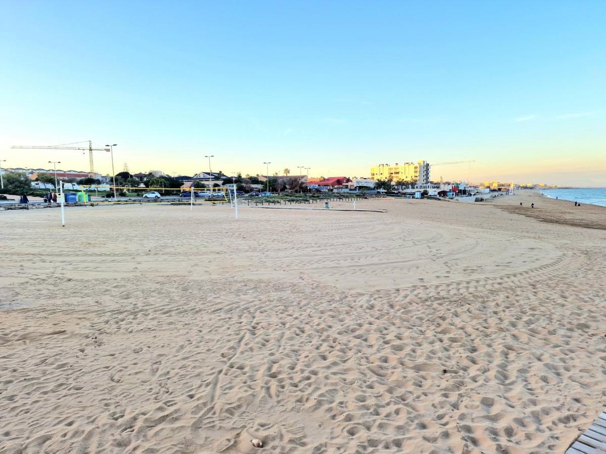 Cozy Apartment With Sea View Torrevieja Bagian luar foto